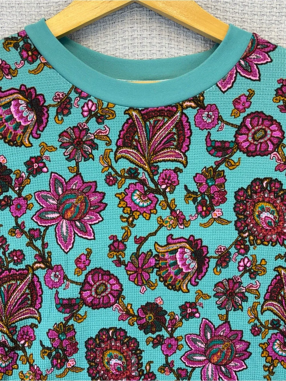 Sundance Thermal Top Womens Large Blue Floral Waffle Knit Button Cuff Sleeve - Picture 2 of 11
